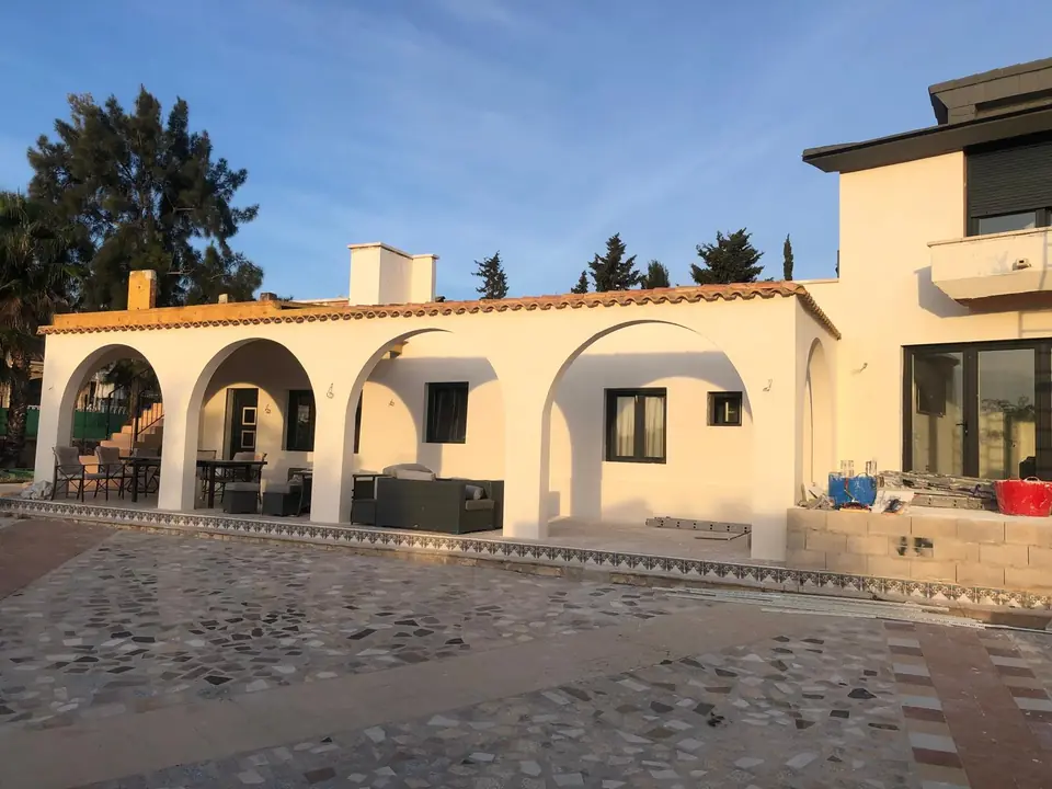 Courtyard view of a rendered villa in Spain